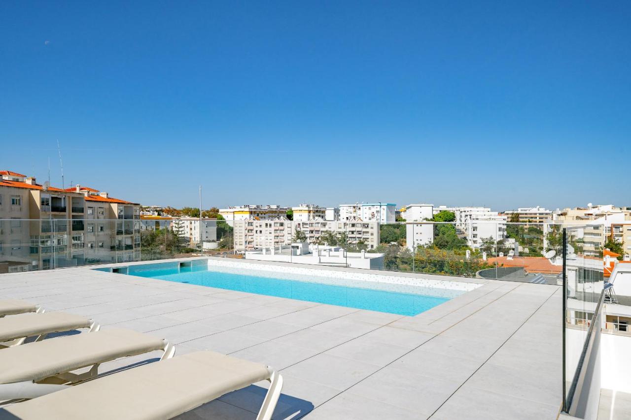 Town Centre Apartment *